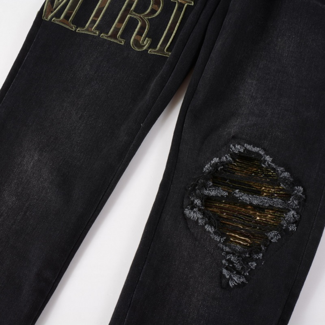 Amiri Luxus Denim Jeans: Auffällige Patches, Risse, Slim Fit Designer Stil