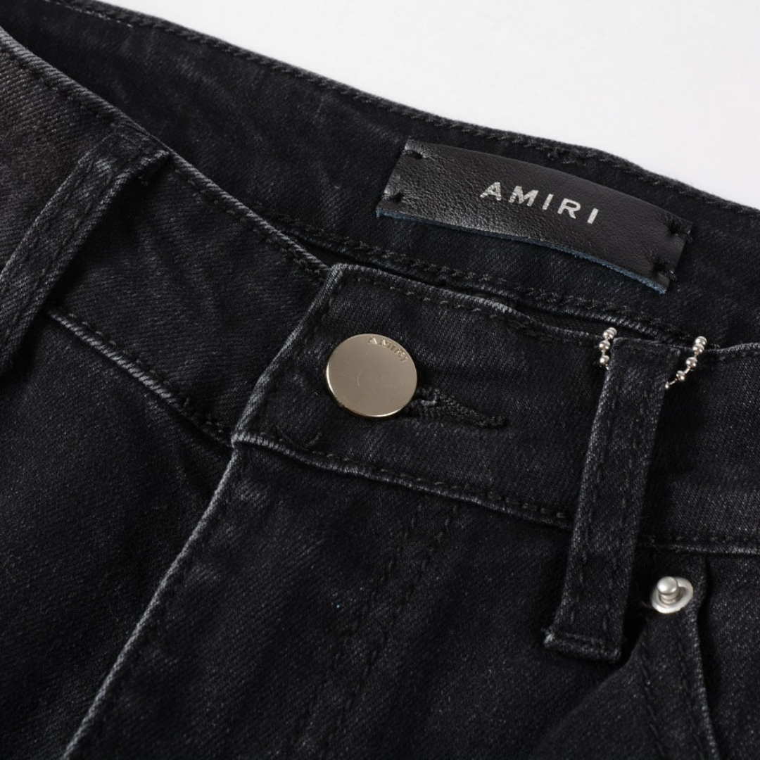 Amiri Luxus Denim Jeans: Auffällige Patches, Risse, Slim Fit Designer Stil