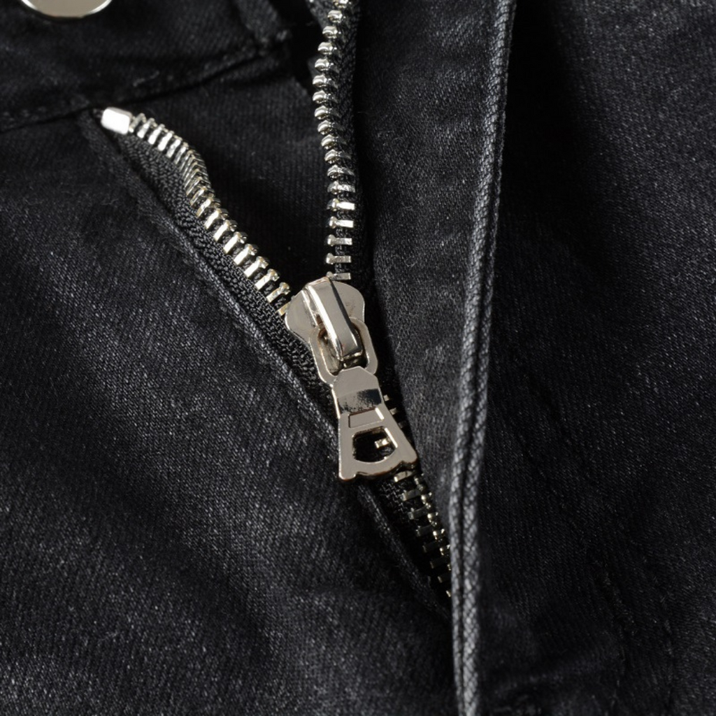 Amiri Herren Luxus Bandana Patch Jeans Schwarz – Cooler Designer Denim Slim Fit