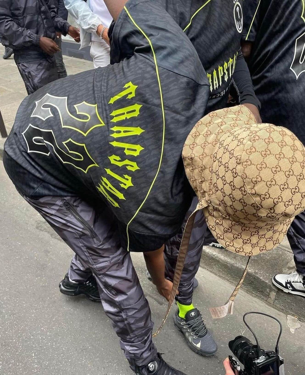 Trapstar Gradient Schwarzes Streetwear T-Shirt - Urbanes Mode-Oberteil für Herren