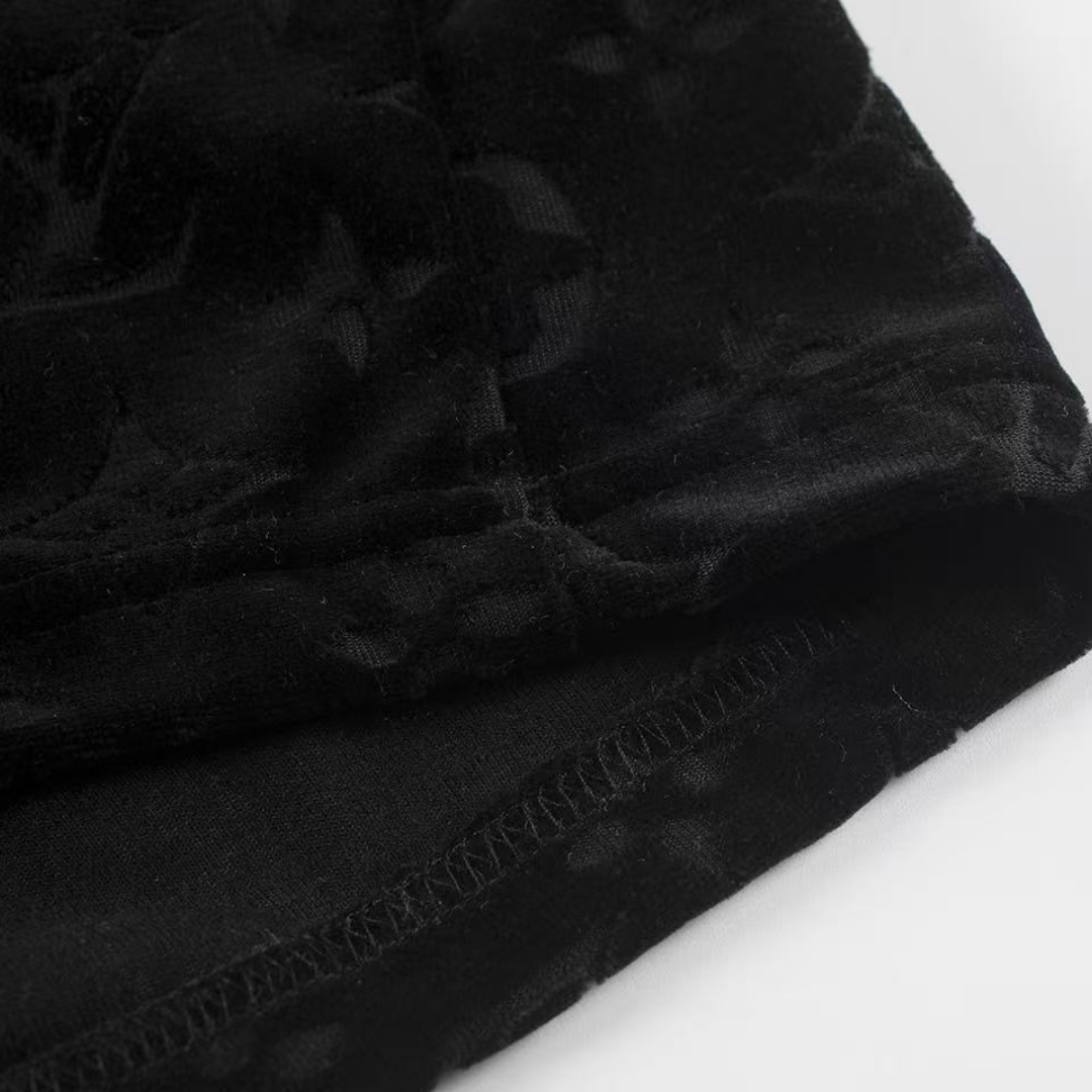 Luxuriöse Louis Vuitton Herren Shorts – Bequem, Stylisch mit dezentem Monogramm für den Sommer