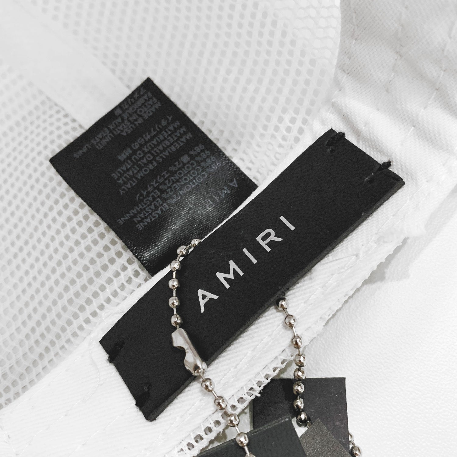 Exklusive Amiri Logo Kappe Weiß/Schwarz – Premium Designer Basecap für Streetwear-Fans