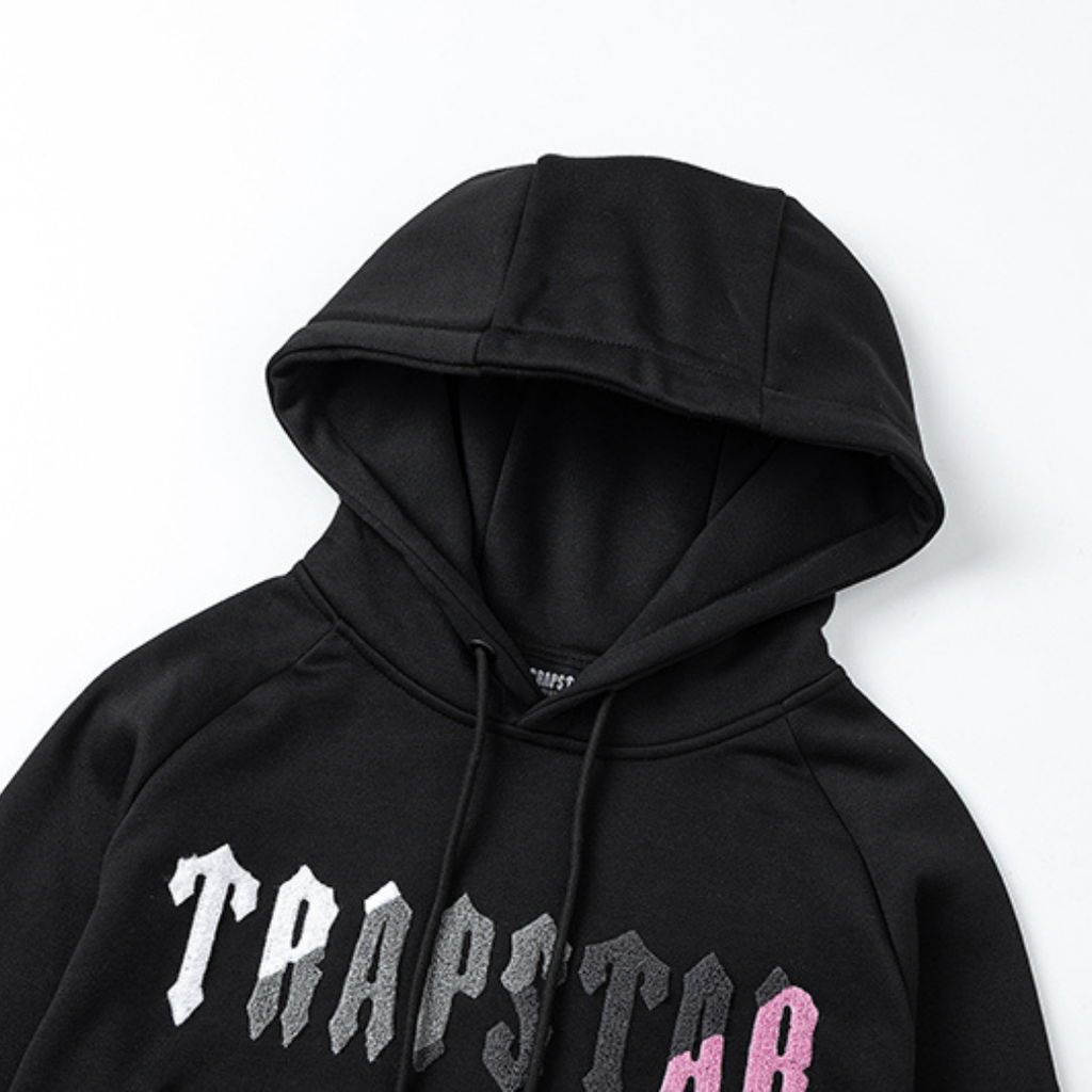 Trapstar Decoded 2.0 Kapuzen-Trainingsanzug Schwarz-Pink – Stylischer Urban Streetwear Look