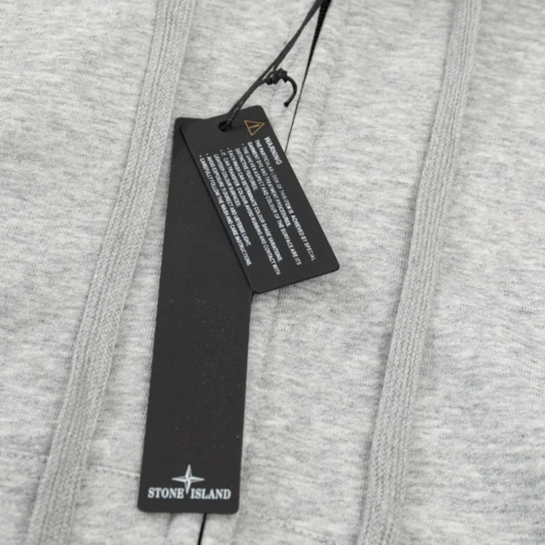 Stone Island Monogramm Jacke: Premium Italienischer Stil, Funktion & Urbanes Design