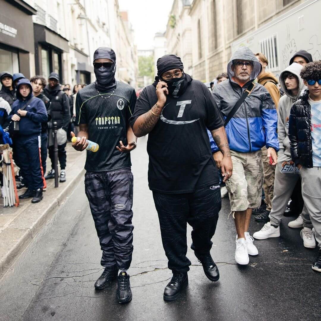 Trapstar Gradient Schwarzes Streetwear T-Shirt - Urbanes Mode-Oberteil für Herren