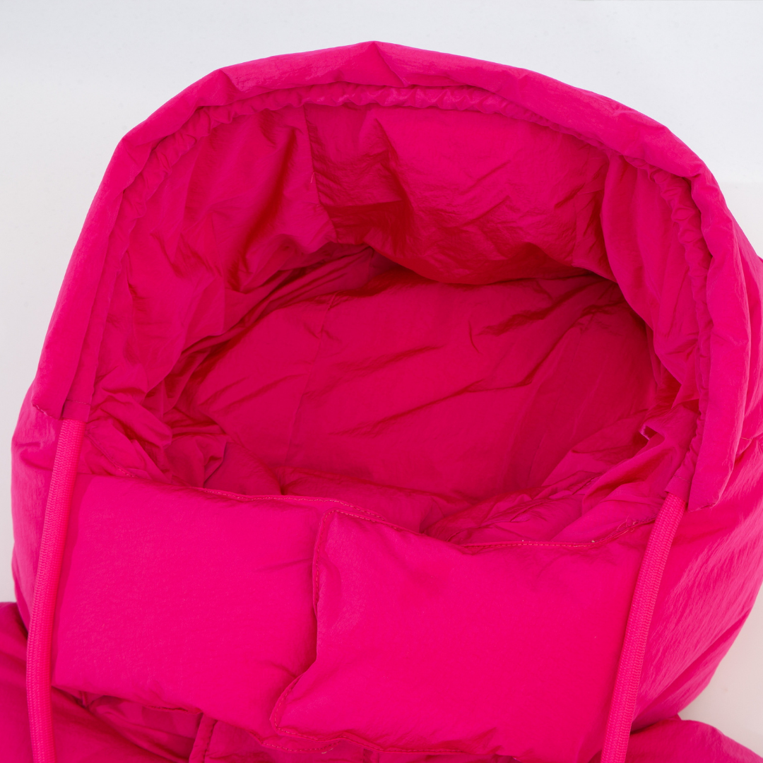 Luxuriöse AMI Paris Damen Rosa Pufferjacke: Trendige Wärme für Stilbewusste