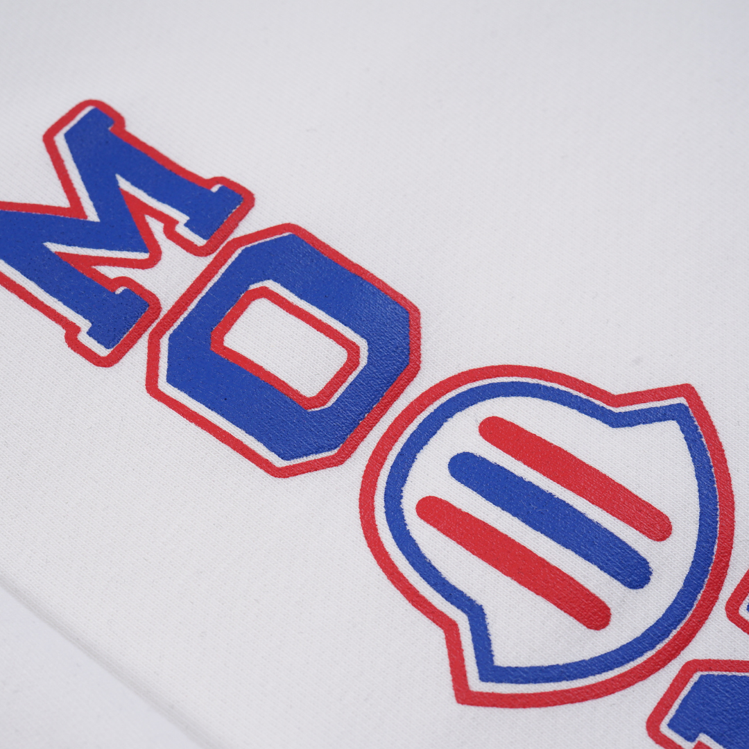 Luxuriöse Moncler Herren Bermuda Shorts: Stilvoll, Bequem, Sportlich Elegant