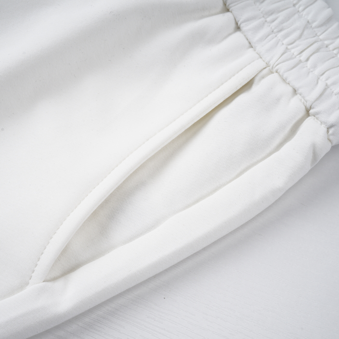 Luxuriöse Moncler Herren Bermuda Shorts: Stilvoll, Bequem, Sportlich Elegant