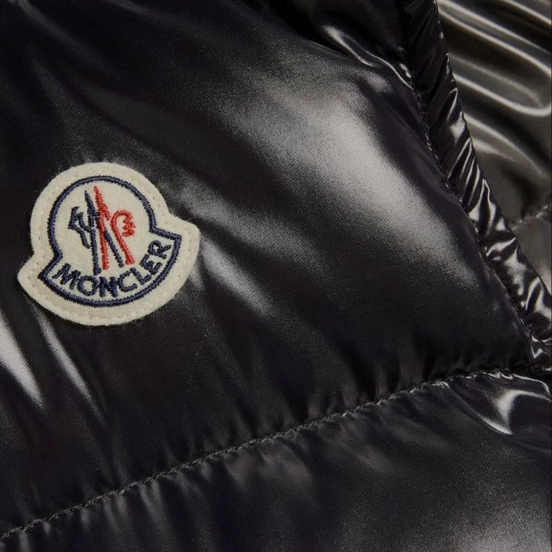 Luxuriöse Moncler Daunenweste Herren – Stilvolle Wärme, Premium-Qualität für Kenner