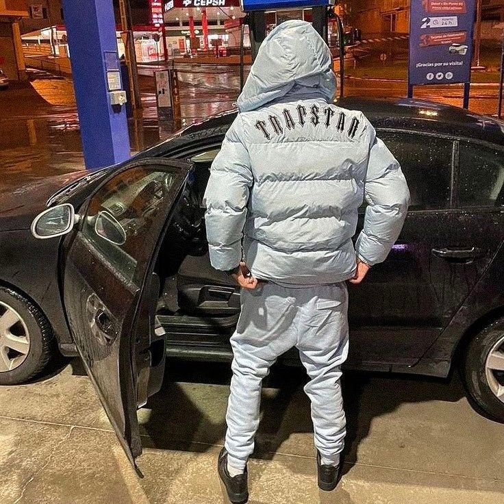 Trapstar Irongate Abnehmbare Kapuzen-Pufferjacke Babyblau: Ultimativer Streetwear-Style