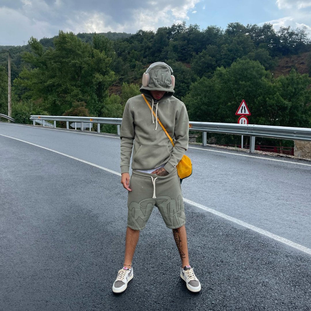 Syna World Grüner Logo Trainingsanzug – Bequemer Urban Streetwear Style Set