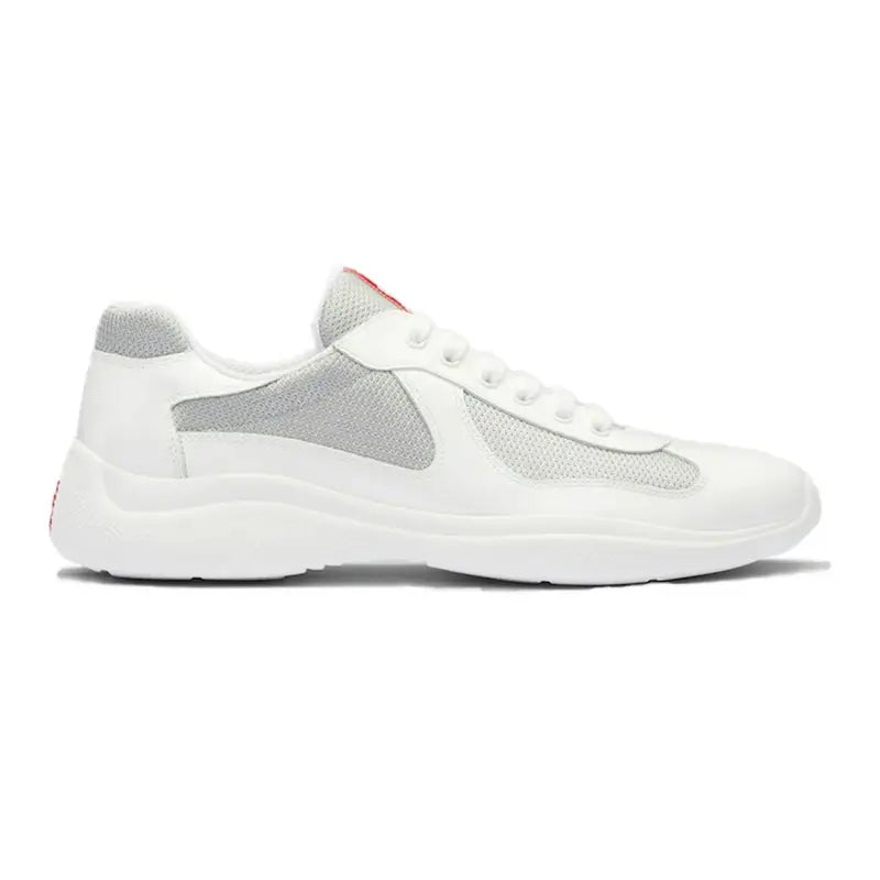 Ikonische Prada America's Cup Sneaker: Weiß Silber Design mit Linea Rossa