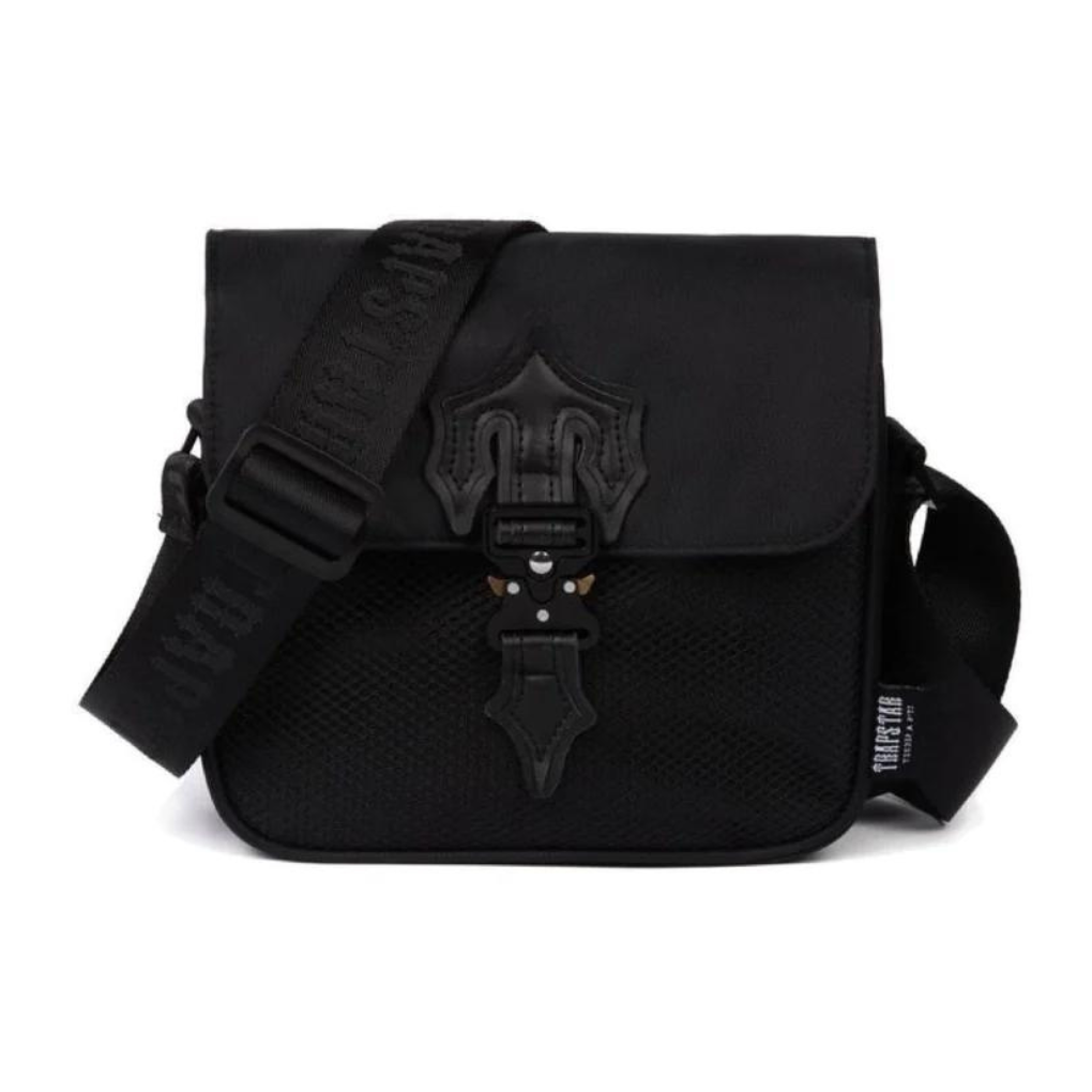 Trapstar Irongate All Black Crossbody Tasche – Exklusives Streetwear Design