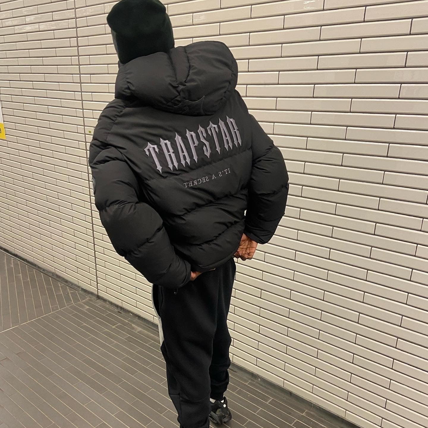 Trapstar Decoded 2.0 Kapuzen-Pufferjacke – Urbaner Streetwear Winter Style