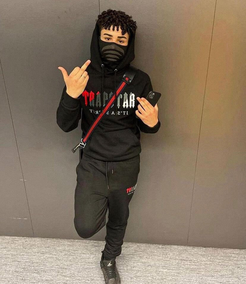 Trapstar Chenille Decoded Trainingsanzug: Schwarz-Rot, Weich, Stylisch für Urban Streetwear