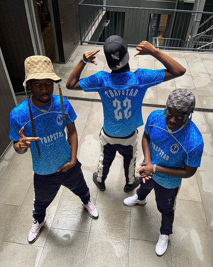 Trapstar Irongate Gradient Blaues T-Shirt – Stylisches Baumwollshirt für Herren