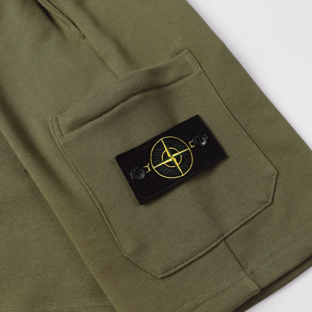 Stone Island Monochromatische Shorts: Stylische Herren-Kurzhose für Sommer & Freizeit